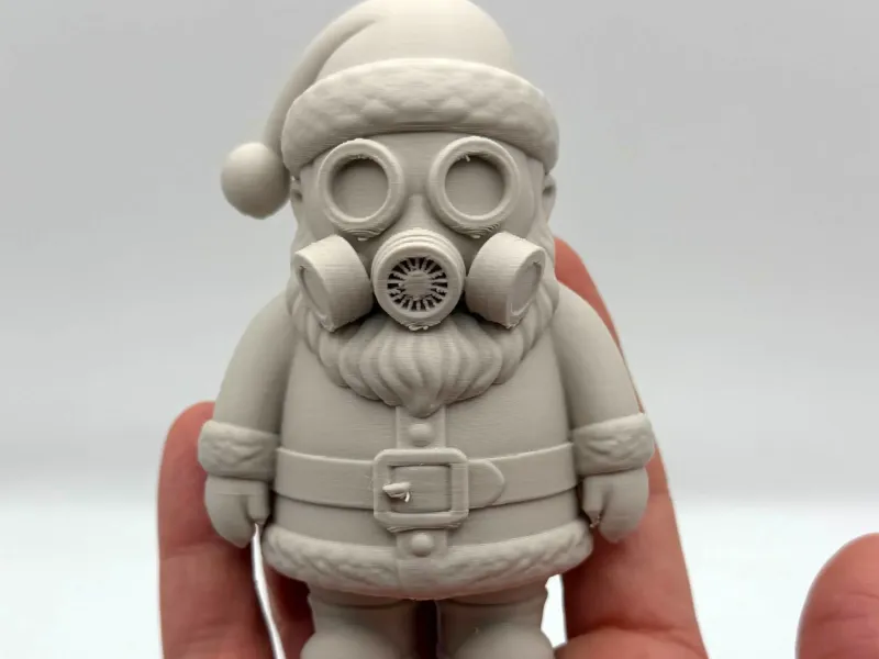 Babbo Natale con Maschera Antigas