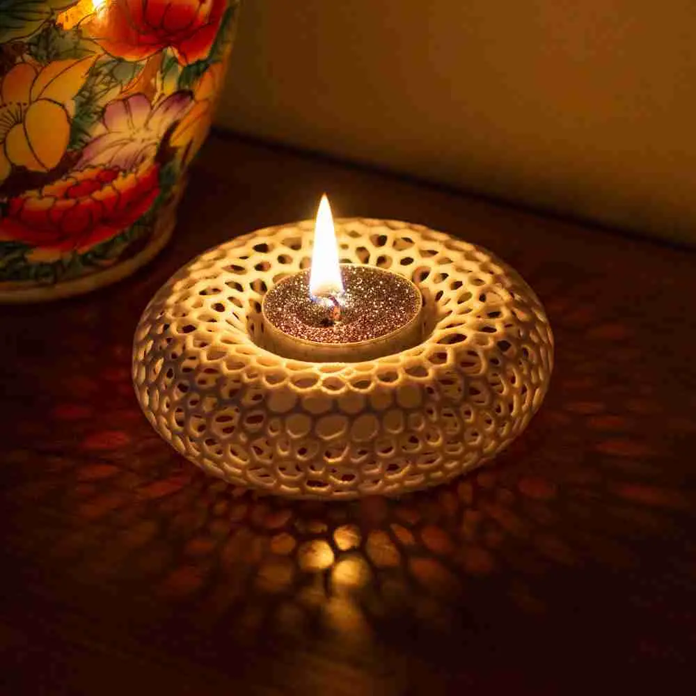 Voronoi donut candle holder