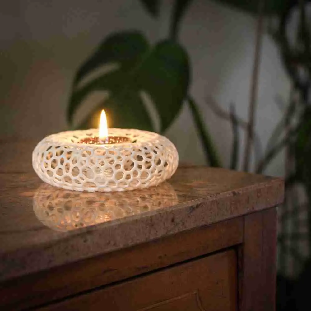 Voronoi donut candle holder