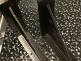 Simple shelf bracket-1