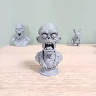 BRAAINS?!” – The Most Confused Zombie Bust Ever