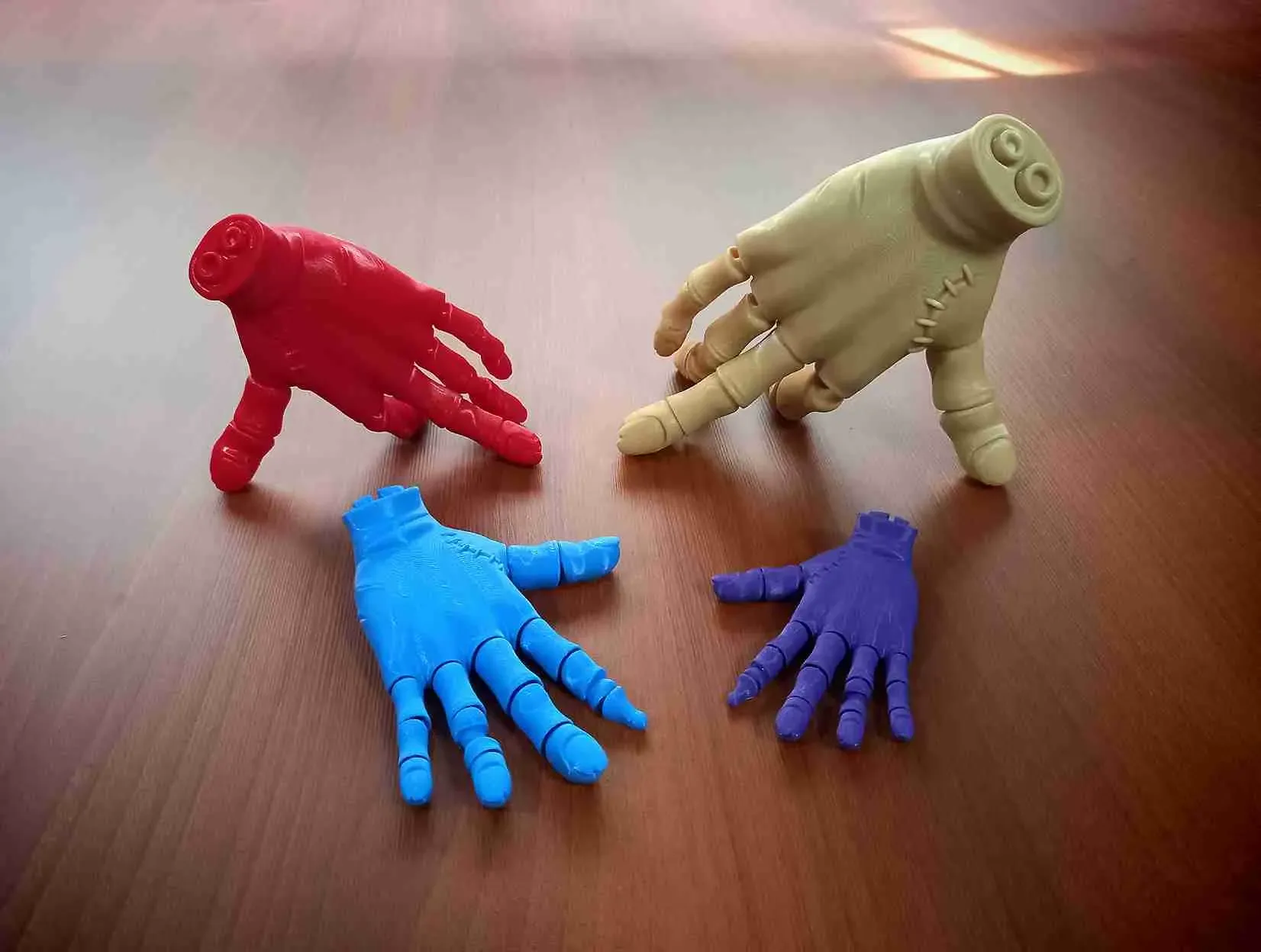 ARTICULATED ZOMBIE HAND