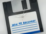 FLOPPY DISC WALL CLOCK-1
