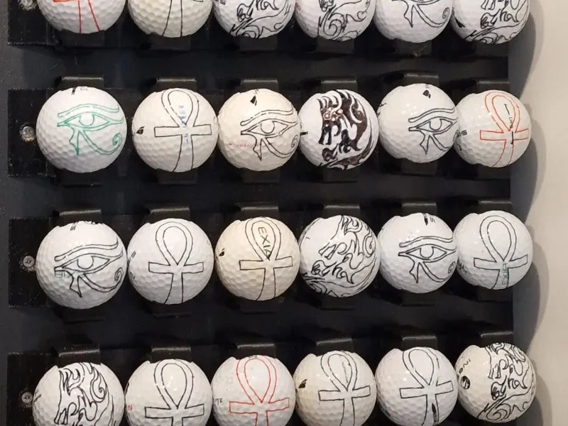 Quick-Release Golf Ball Wall Holder