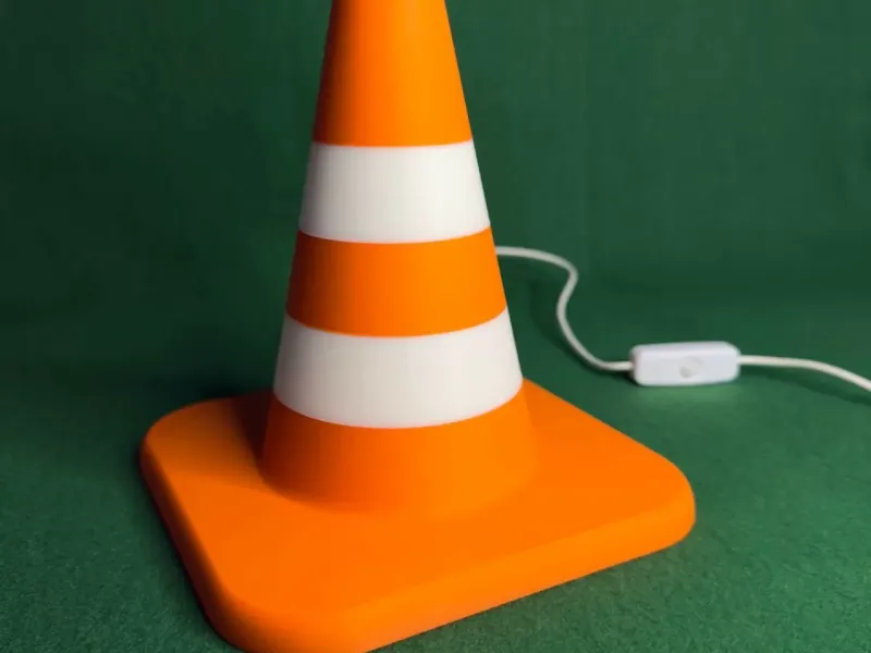 LÁMPARA CONO DE TRÁFICO - LÁMPARA DE ESCRITORIO ORIGINAL