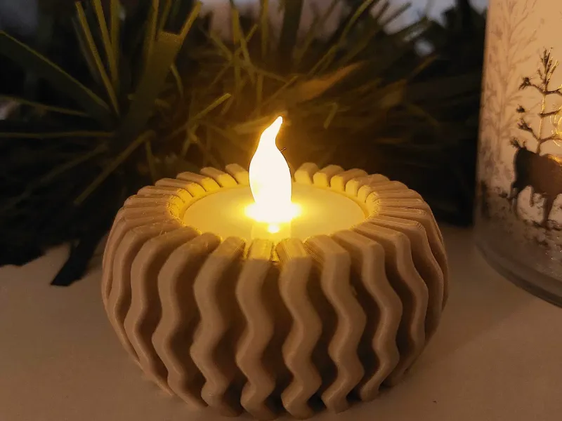 Short Wavy Tea Light Holder
