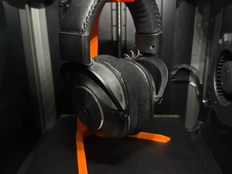 A Forma Geométrica Encontra a Função: Suporte para Headset Personalizado