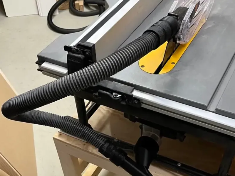 Staubabsaugung Dewalt Tischkreissäge DWE7492