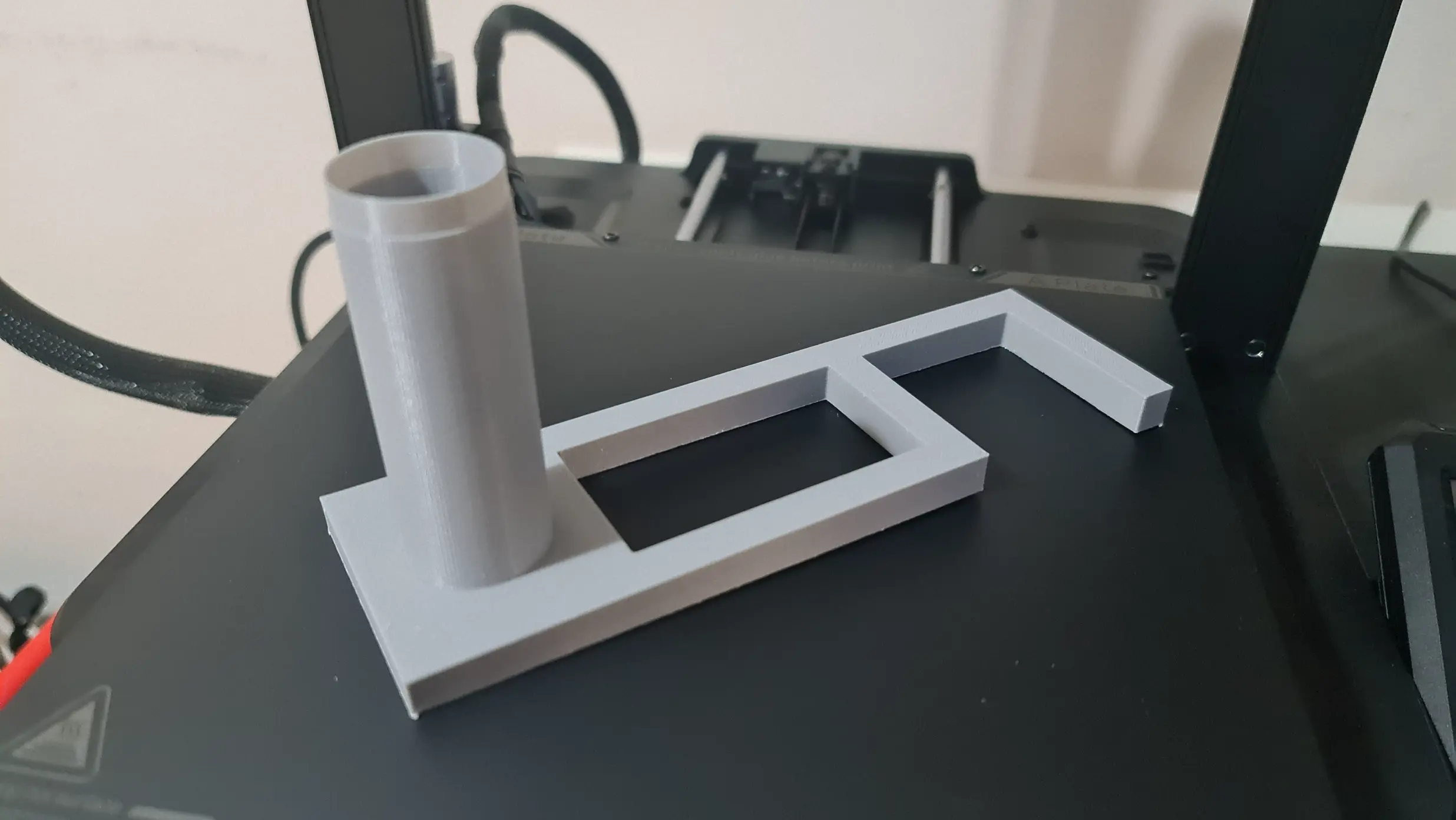 Filament holder for 5 cm shelf