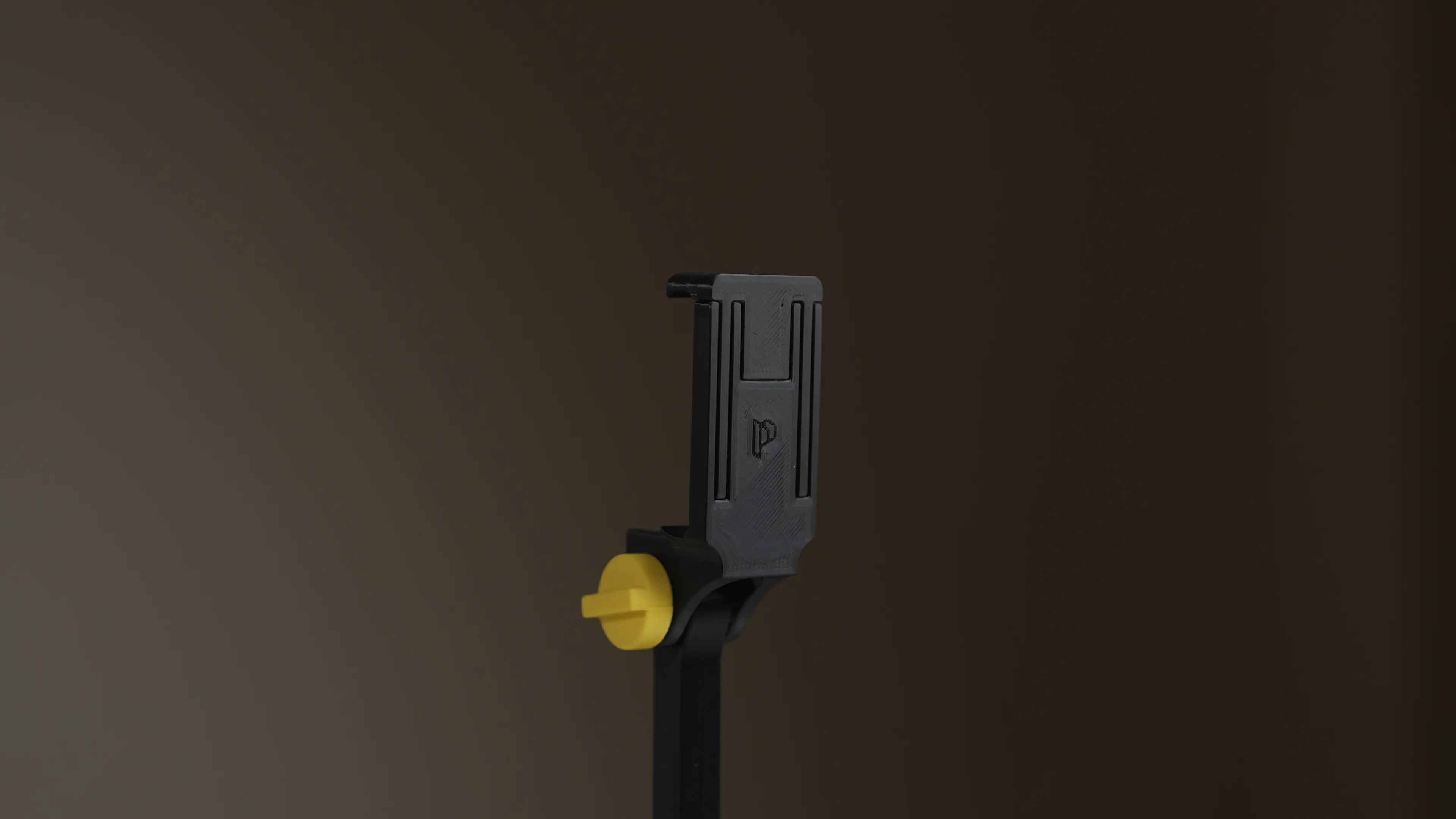 ELEGANT MINIMALIST TRIPOD FOR TABLE