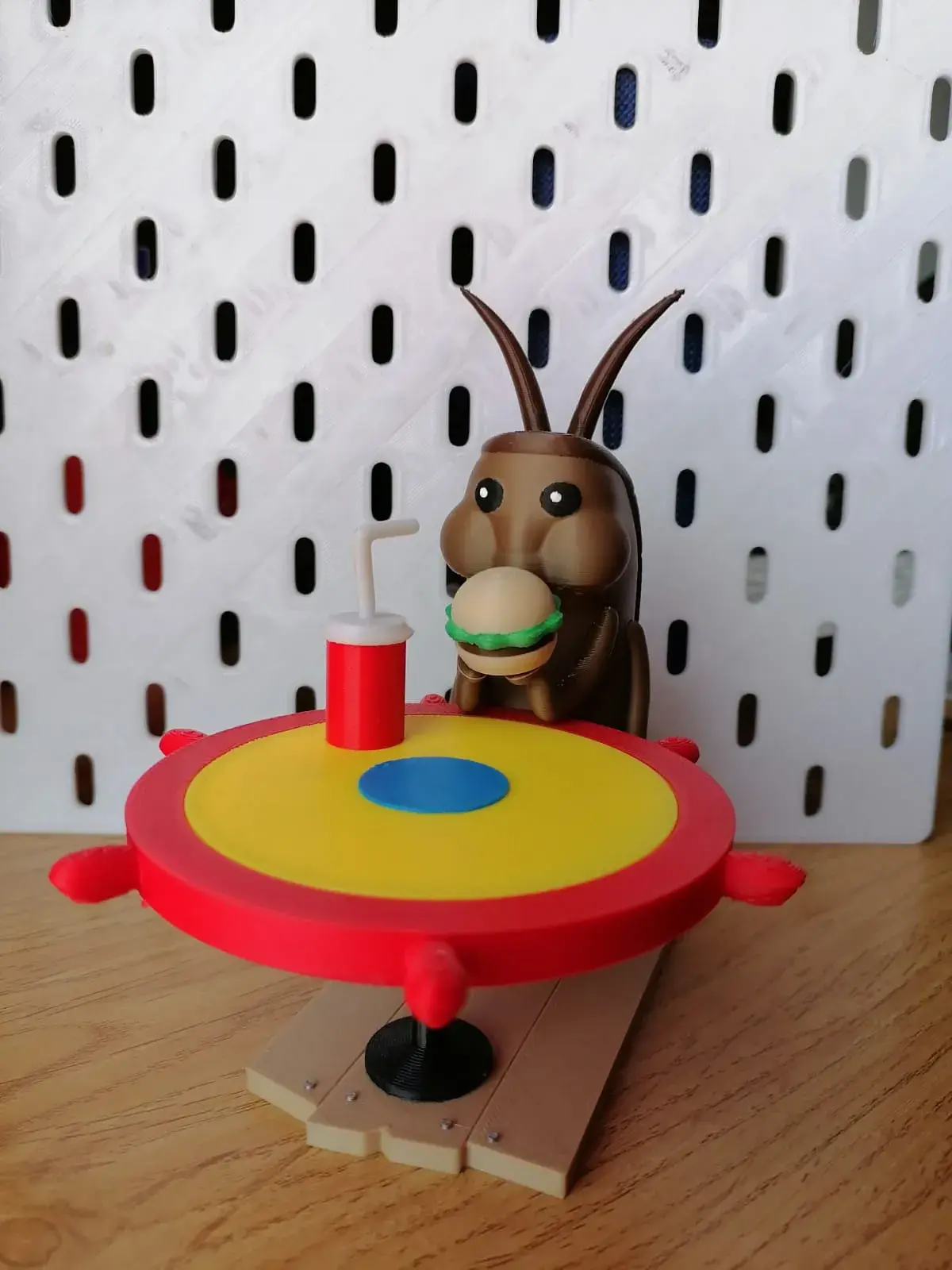 COCKROACH SPONGEBOB / CUCARACHA DE BOB ESPONJA