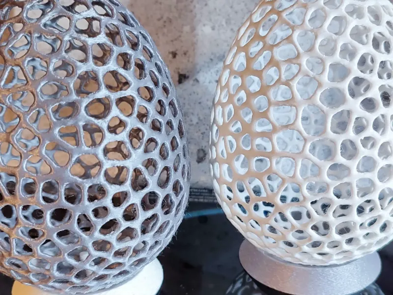 Großes stehendes Osterei Voronoi