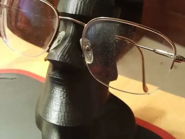 Gözlükler için Moai Tutucu