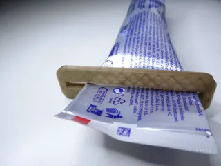 Super simple paste pusher - Useful 3D prints: #1 Bathroom