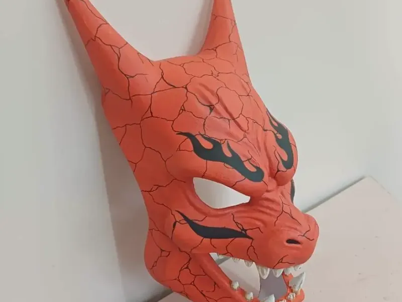 MÁSCARA CHARIZARD ESTILO ONI
