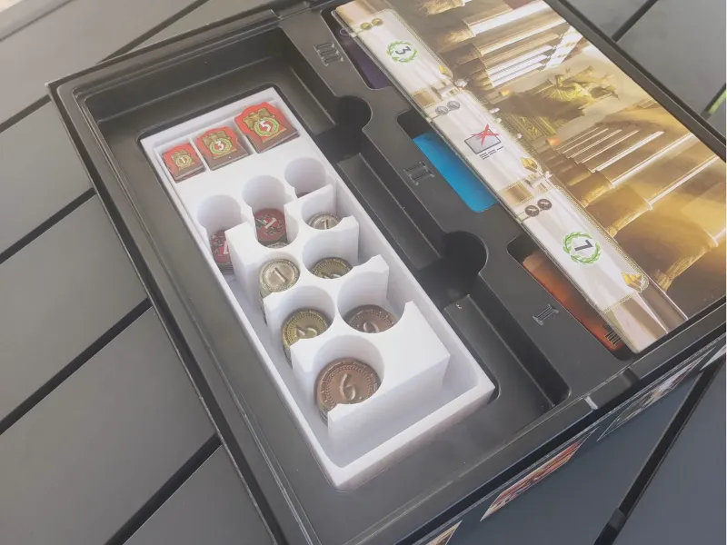 Storage Box for Coins + 7 Wonders Victory Tokens