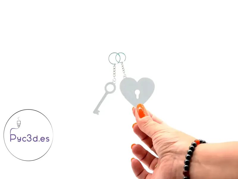HEART KEY KEYRING
