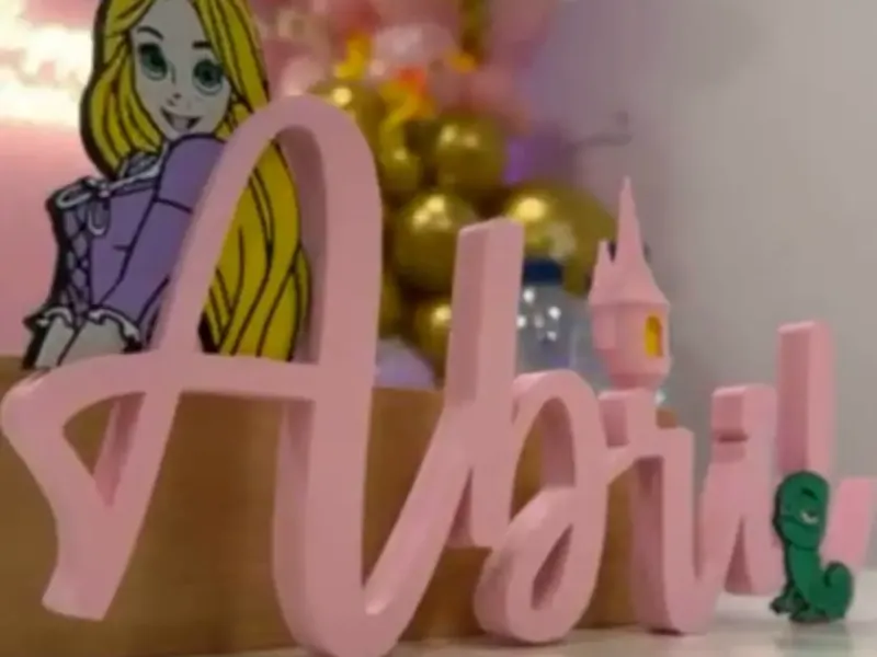 👸 Rapunzel Name Sign: Tangled Magic Decor - [Name Abril]