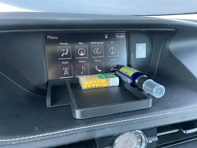 Lexus ES350 (2015) dashboard tray