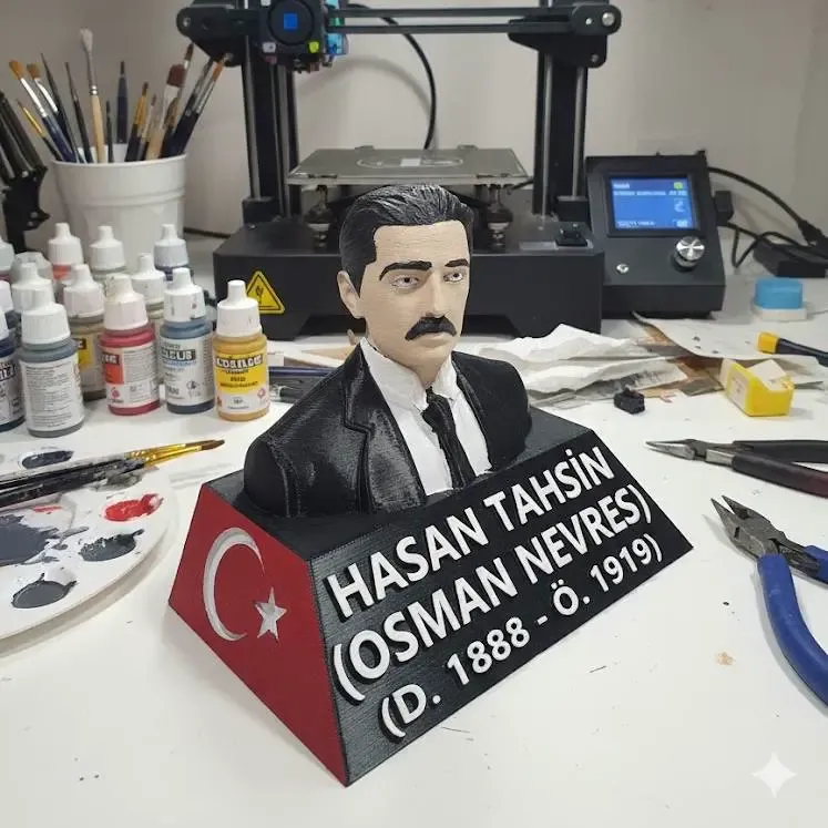 哈桑·塔辛半身像