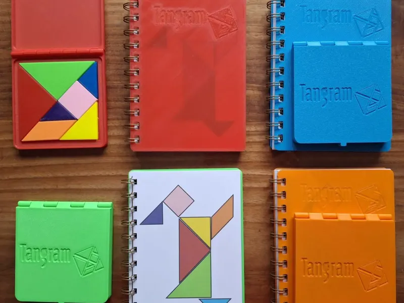 Tangram, doosje en boekje / Tangram, box and booklet