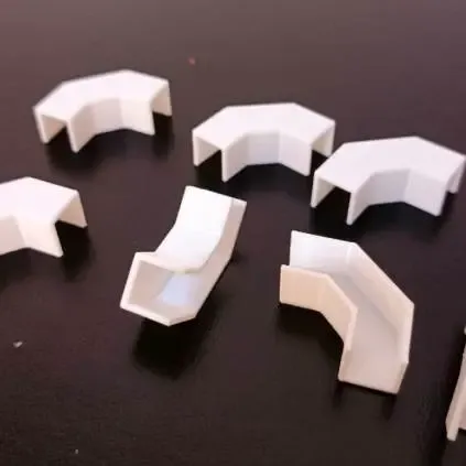 Decoratieve hoeken voor goten van 10x10mm