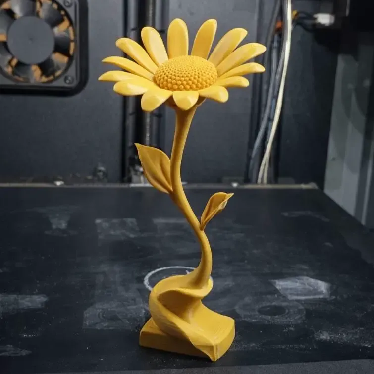 Elegant Twisted Daisy