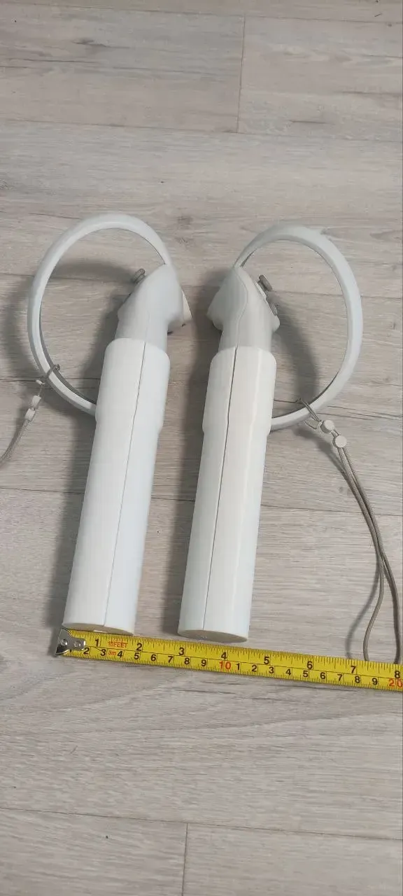 Handles for removing Pico 4 controllers