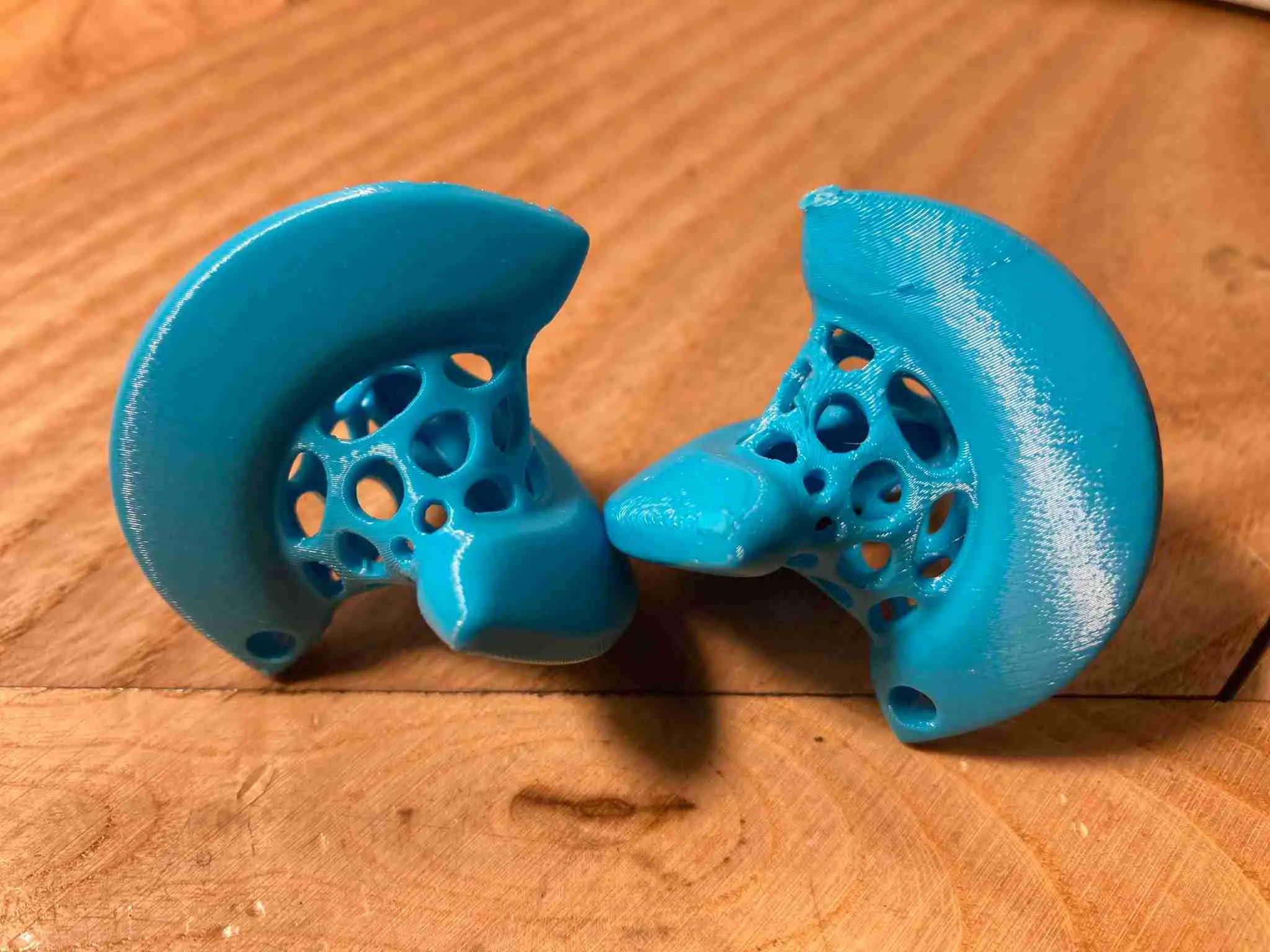 VORONOI KOLYE KÜPELER