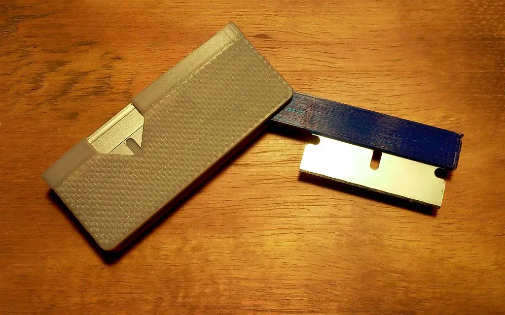 Folding Razor Blade Holder