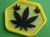 Stylish Hemp Leaf Smoking Accessory Tray-0