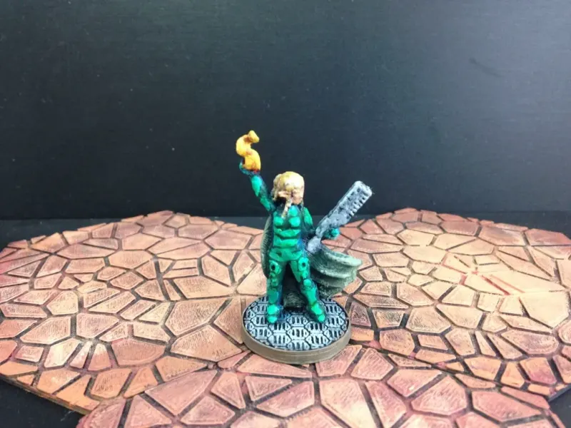 Wayfarer Miniatures: Elf Street Mage (28mm and 18mm scale)