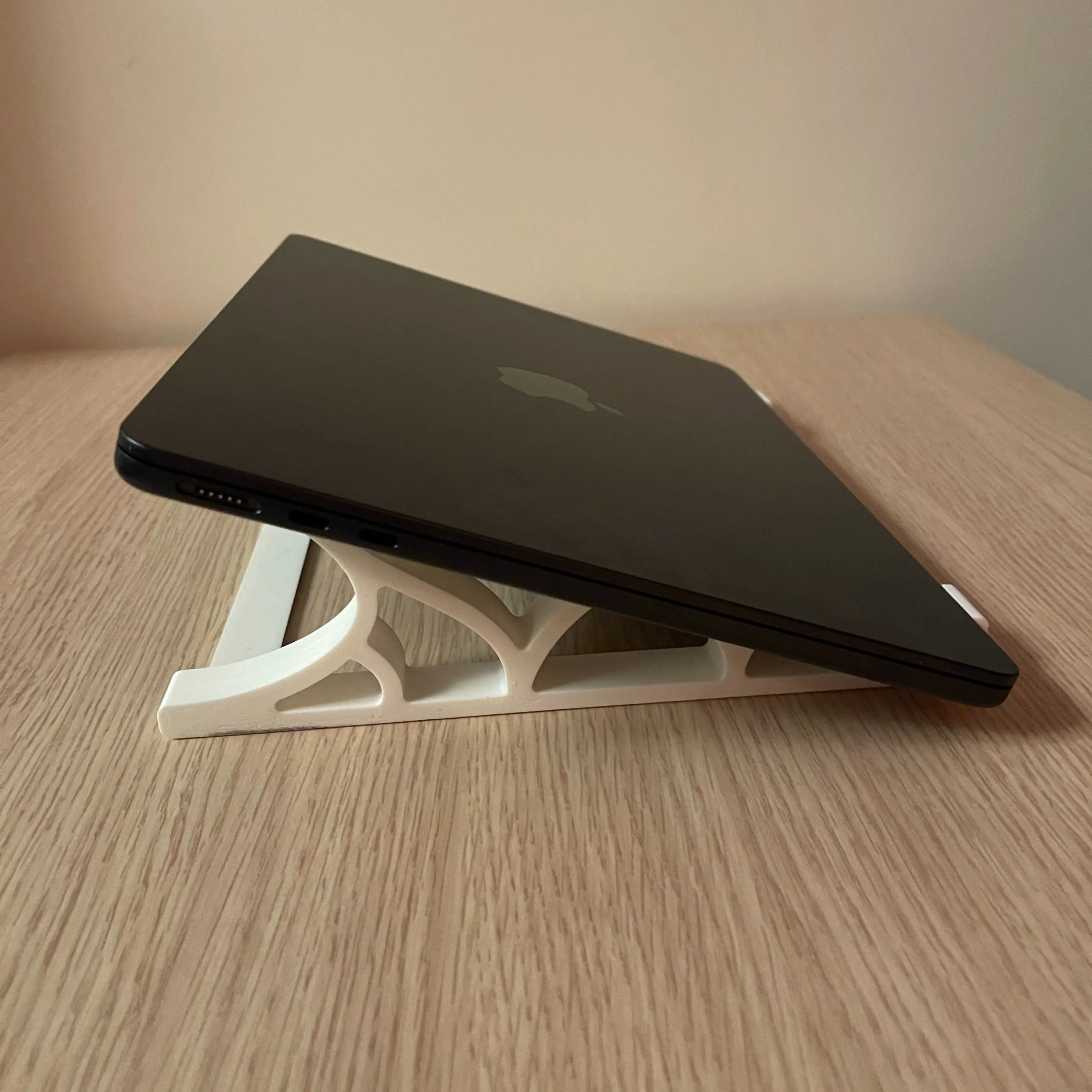 SUPPORTO MAC M1/M2/M3 13"
