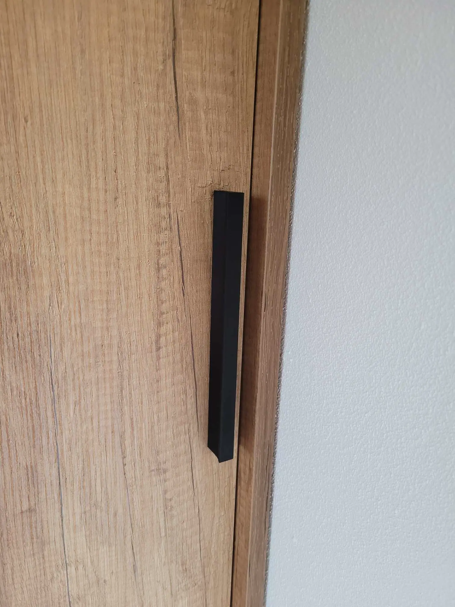 Handle for closet/wardrobe