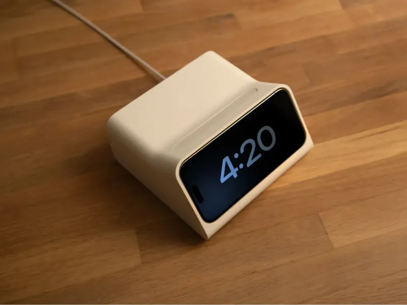iPhone 16 Pro Dock by Scott-Yu Jan