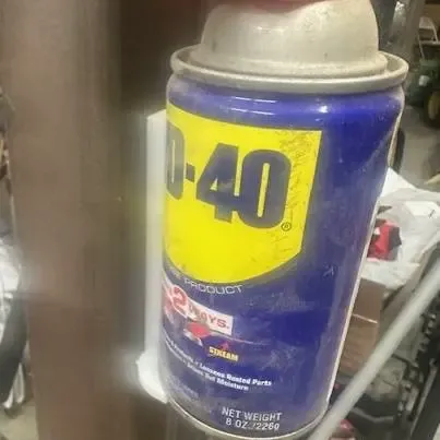 Supporto per bombolette spray