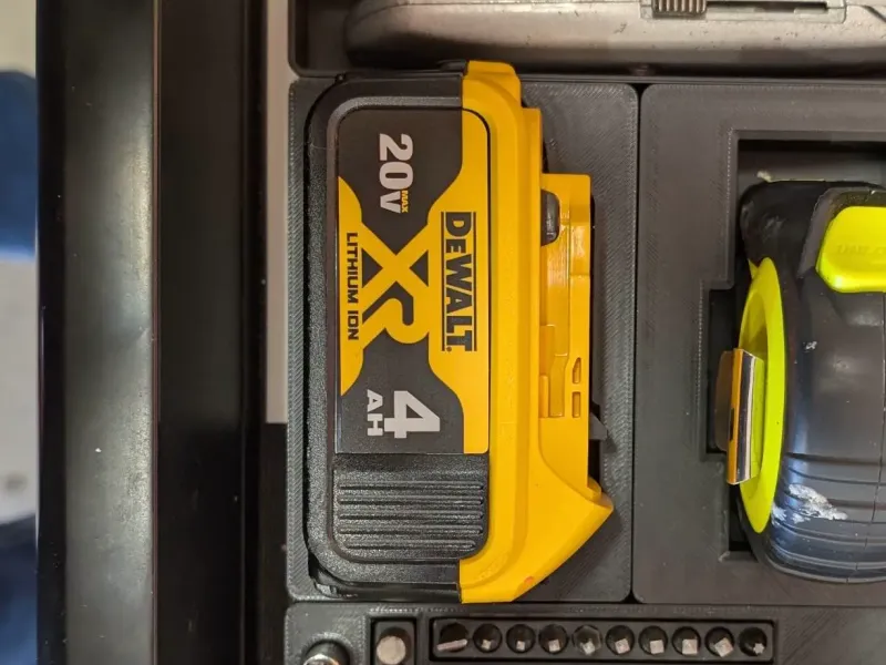 Держатель для аккумулятора DeWalt Gridfinity 20V MAX* 4Ah