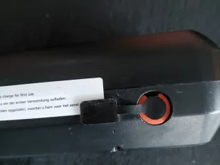 Amslod battery cap