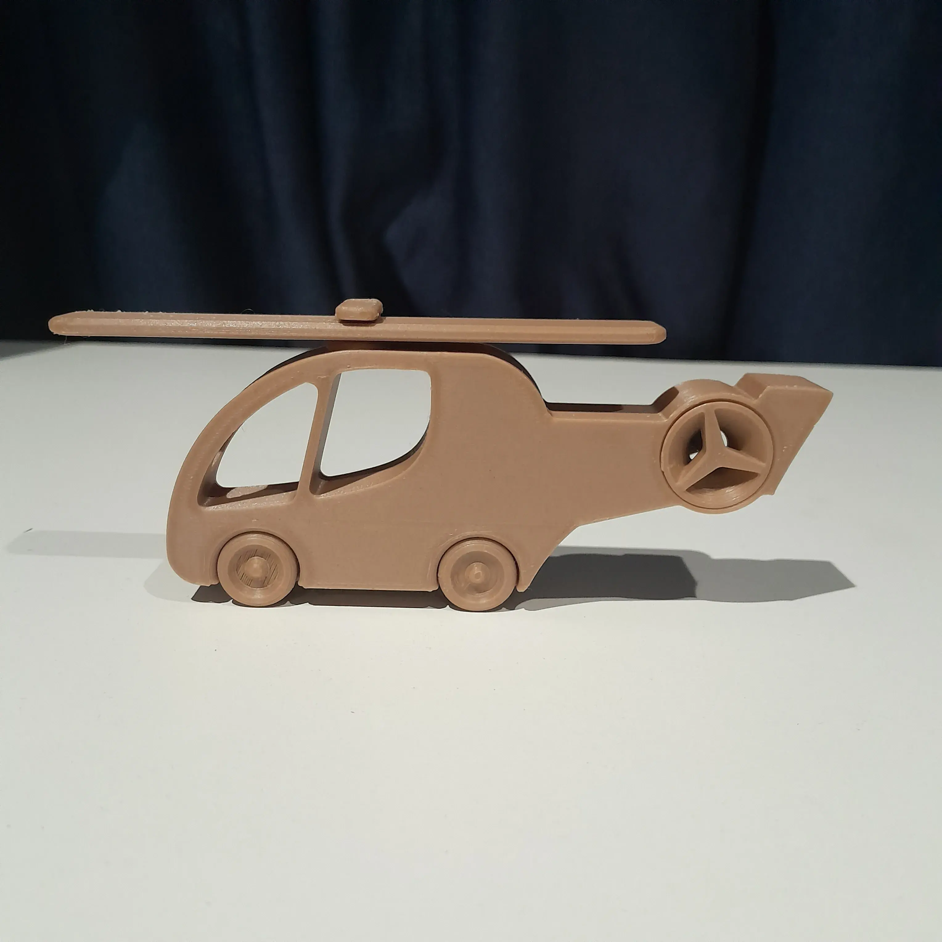 Elicottero giocattolo per bambini (stampa sul posto)