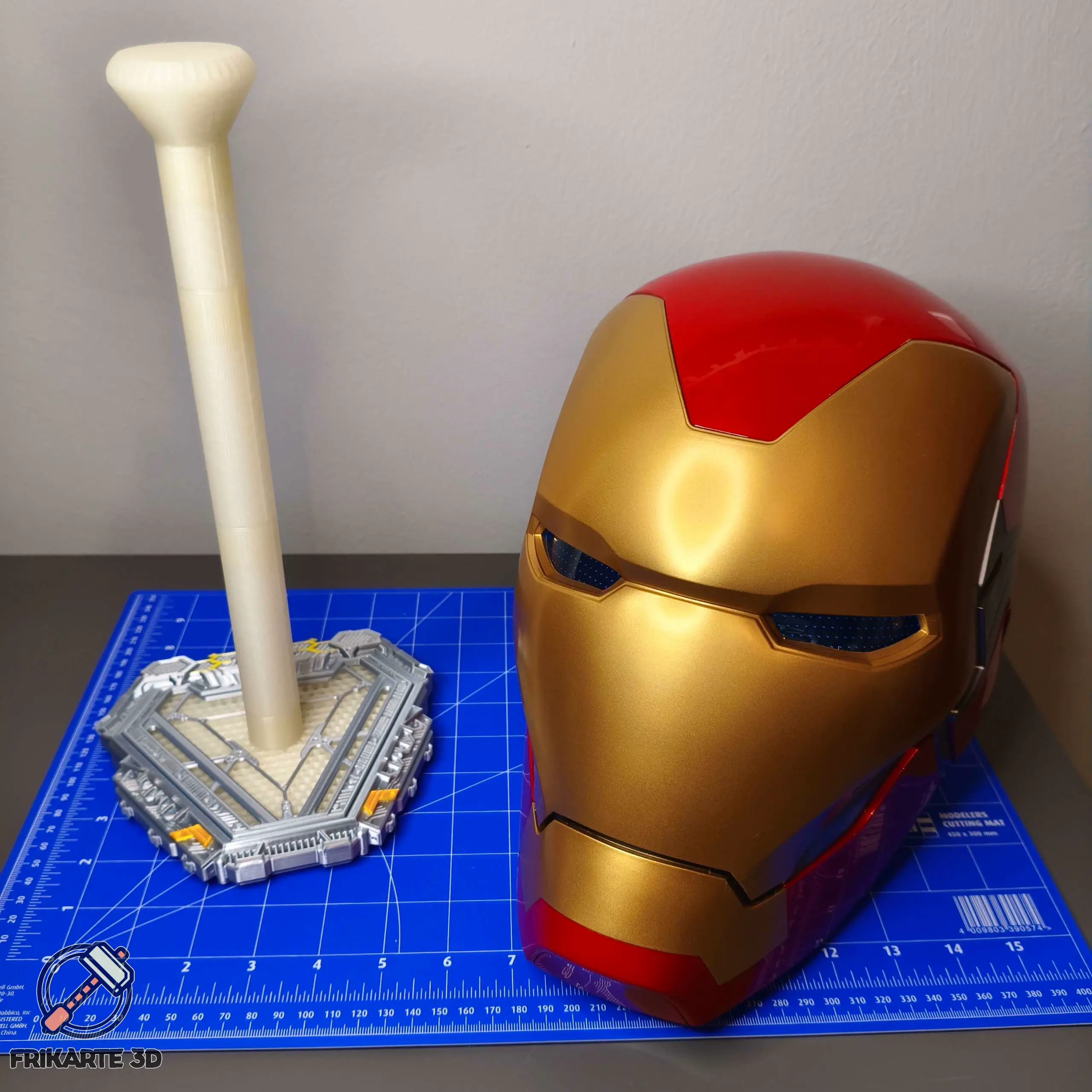 Nano ARC Iron Man Helmet Display Stand
