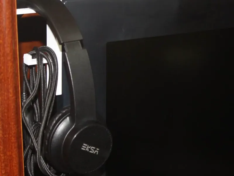 Soporte auriculares para monitor/TV