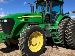 John Deere 7930