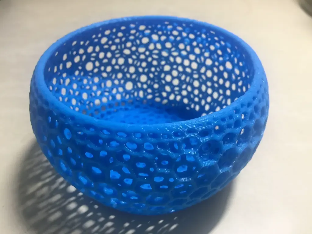 Bowl-shaped mesh basket