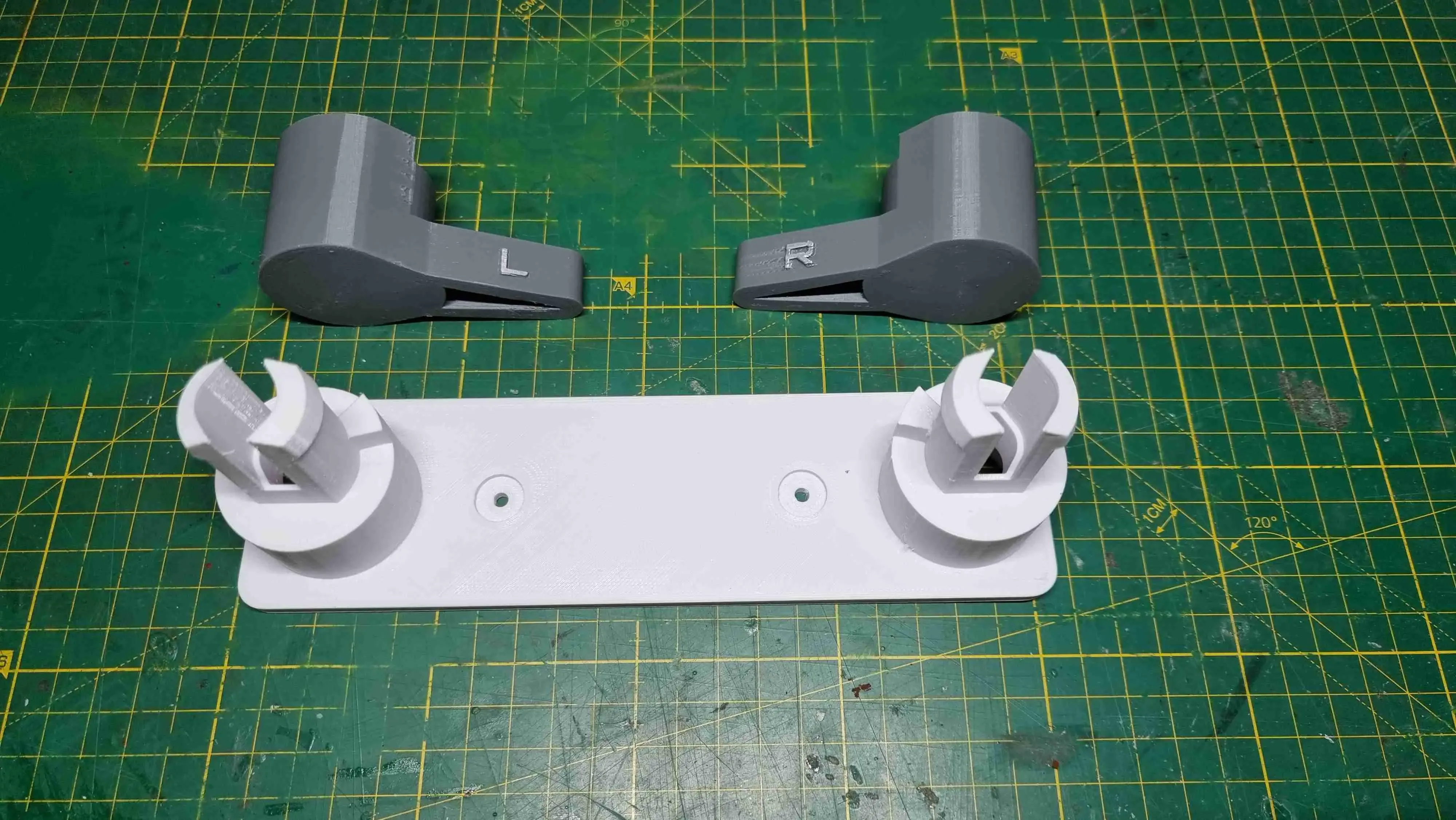 QUICK RELEASE TOILET PAPER HANGER ( NO SUPPORTS NEEDED )