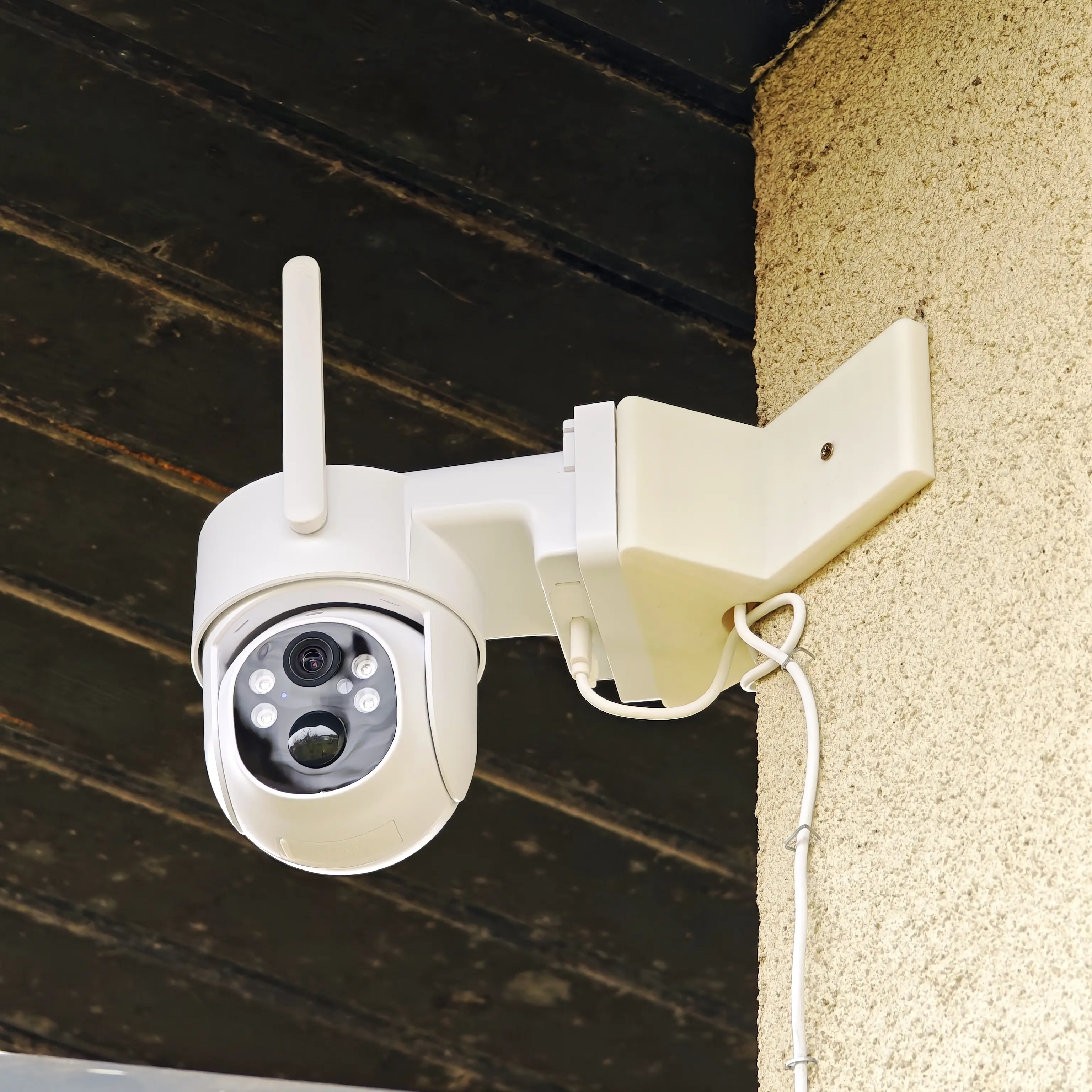 Camera (Tuya) mount to the corner-edge of the wall