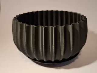 Ribbed planter