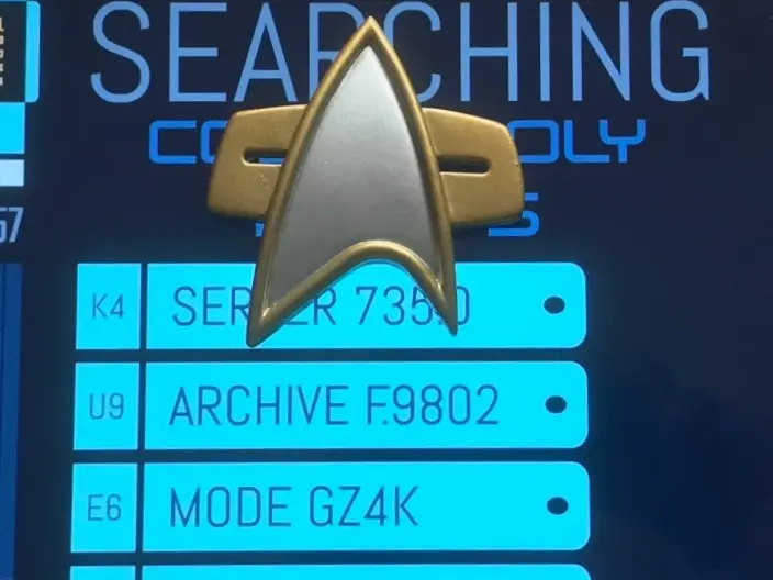 Star trek Picard  Flashback Combadge