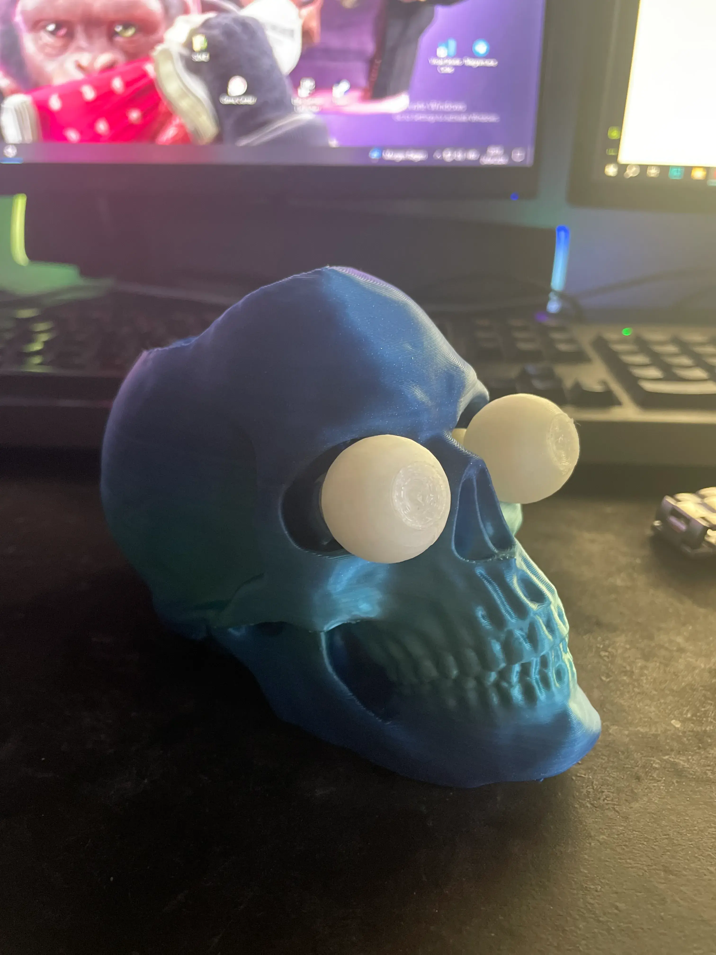 Skull Pen Holder ( Articulated Eyes )