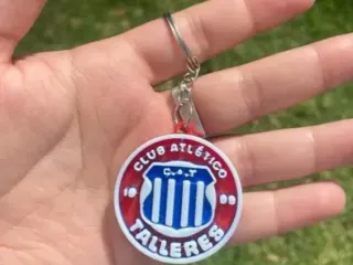 llavero escudo del 99 talleres