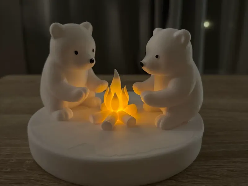 Süße Bären am Lagerfeuer